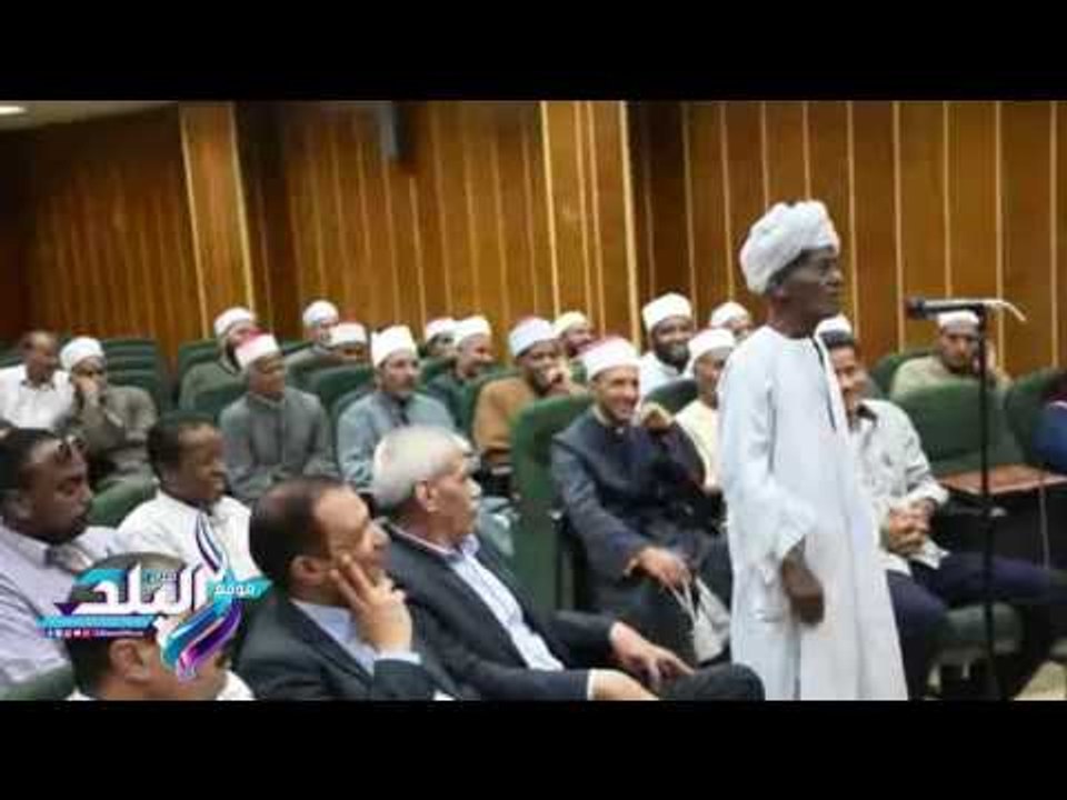 صدى البلد | محافظ أسوان يلتقى بأهالى دراو لتطوي...