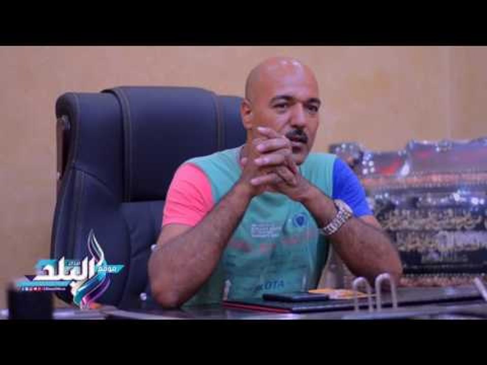 صدى البلد | "فرعون" الرجل الخارق يغسل وجهه بالزجاج ويفطر "مسامير"