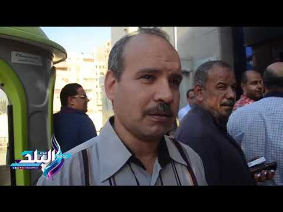 صدى البلد | المئات يتوافدون علي بنك التعمير وال...