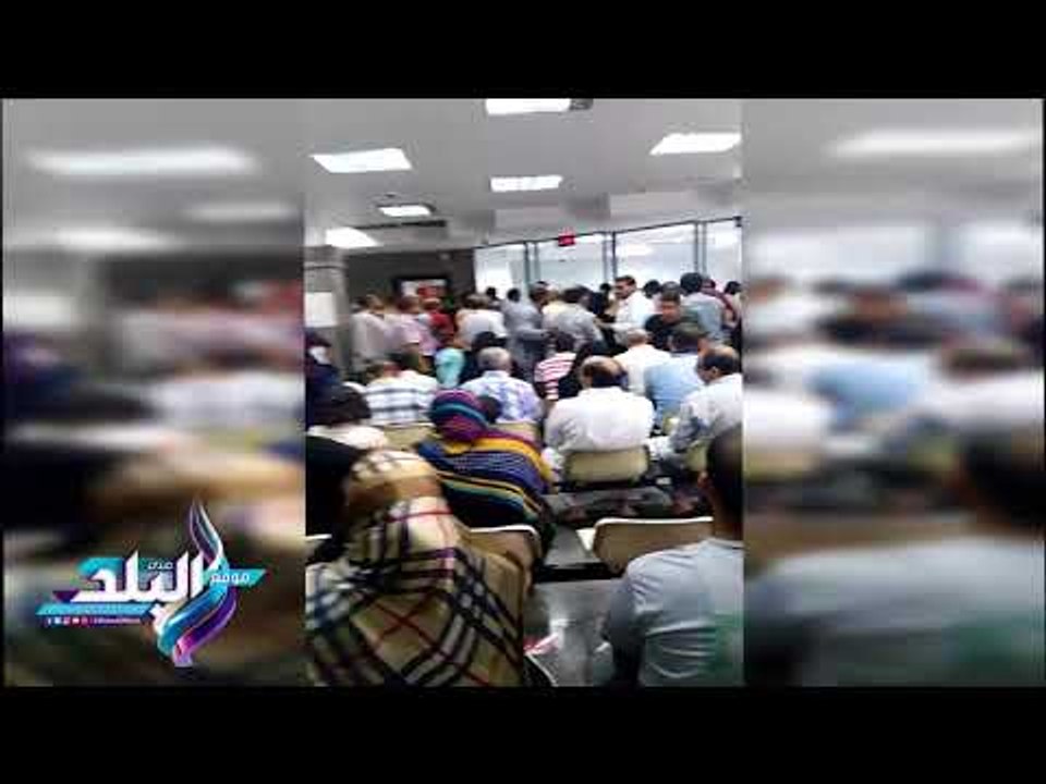 صدى البلد | مشادات بين المواطنين ومدير فرع " الاسكان والتعمير " خلال سحب كراسات أراضي الإسكان