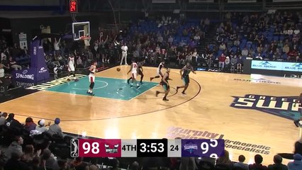 Chinanu Onuaku Posts 15 points & 11 rebounds vs. Windy City Bulls