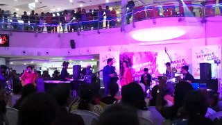 Aalaporan tamilan Mersal song live in ampaskywalkfest by supersinger Priyanka NK and Sathyaprakash