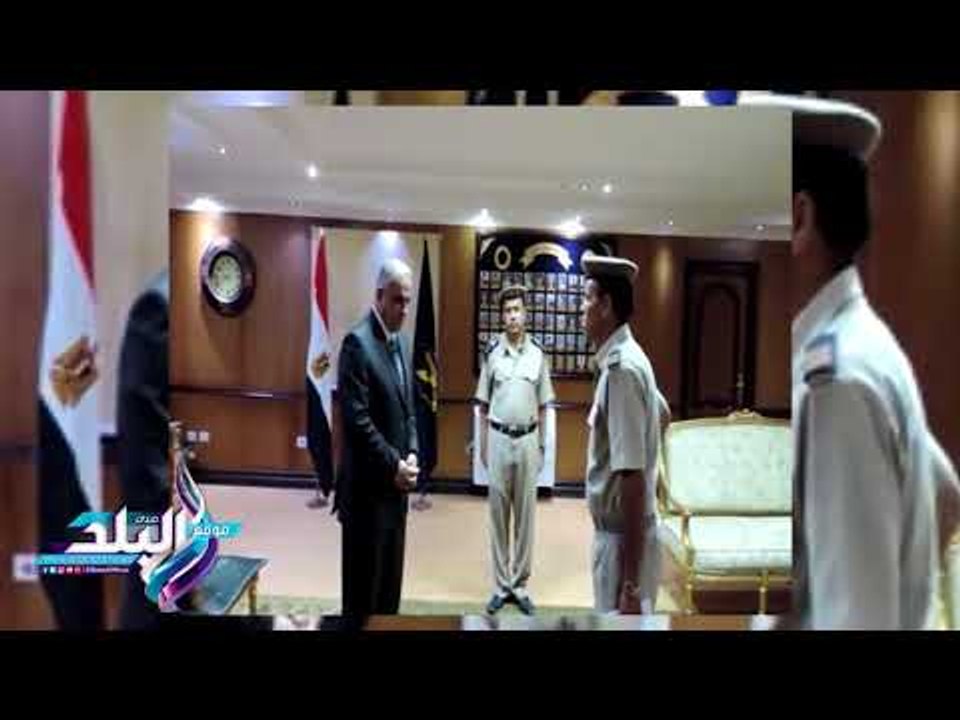 صدى البلد | مدير أمن الفيوم يكرم أمين شرطة رفض...