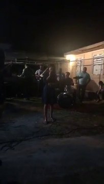 La Joven Esli Marie Quiñones Cantando La Alabanza “Cadenas Romper”