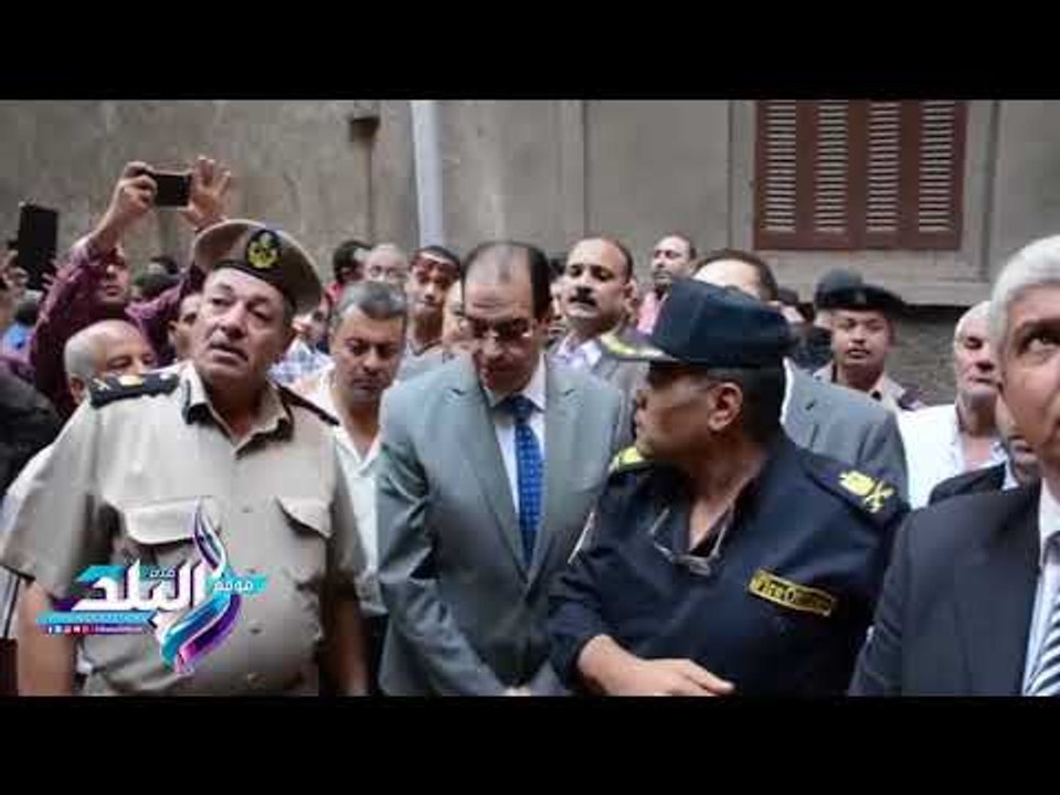 صدى البلد | محافظ الدقهلية يتفقد موقع العقار المائل بالمنصورة