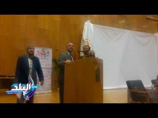 صدى البلد | سفير النمسا يداعب طلاب جامعة أسيوط