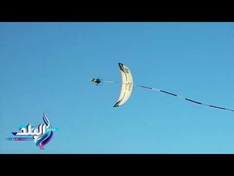 صدى البلد | عرض الطيارالأسبانى فى بطولة الباراموتور ببحيرة قارون بالفيوم