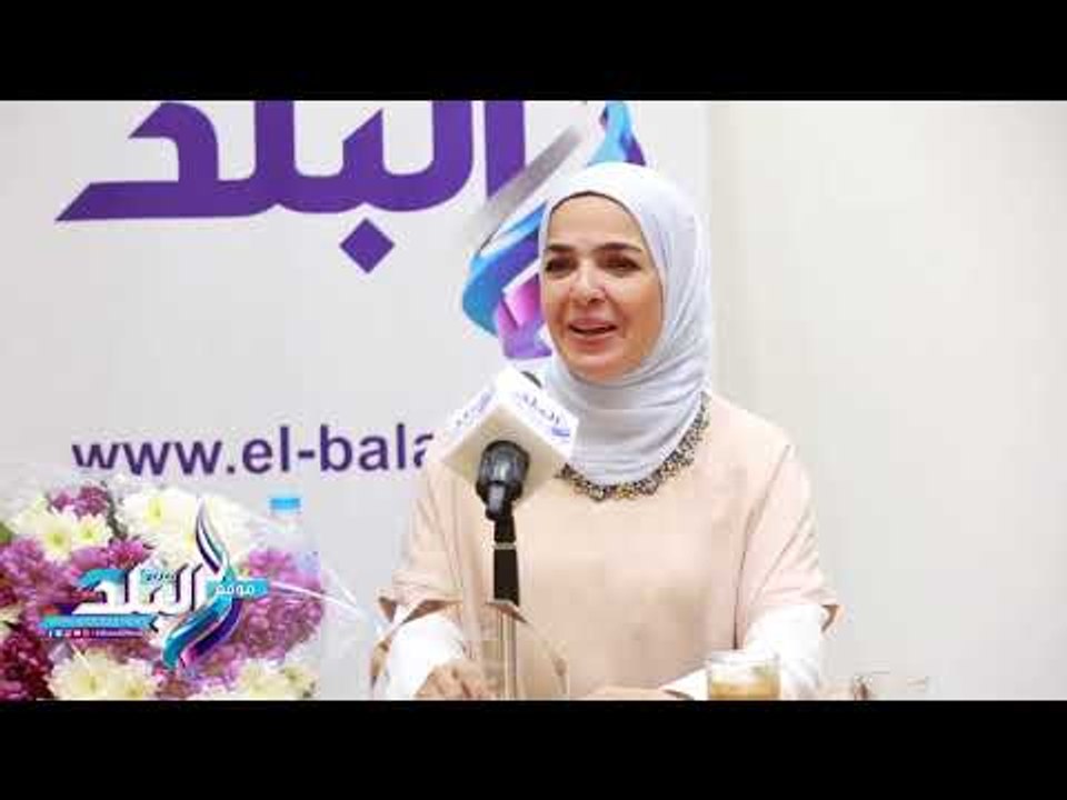 بكاء منى عبد الغنى فى ندوة «صدى البلد» بسبب أغنية