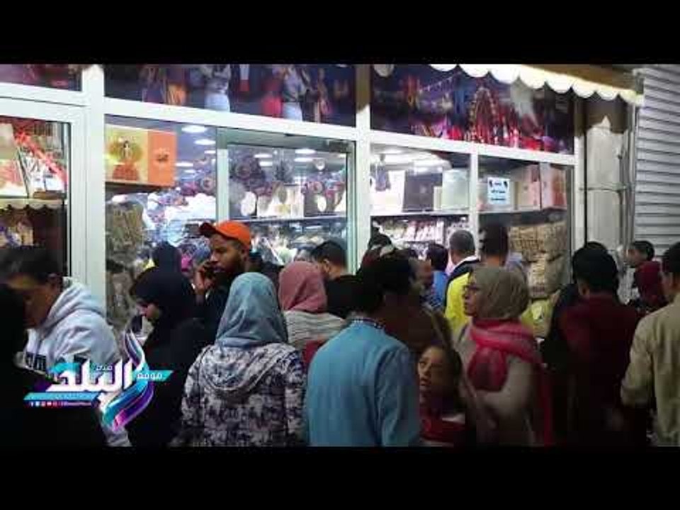 صدى البلد | إقبال كثيف على شراء "حلوى المولد" بوسط البلد