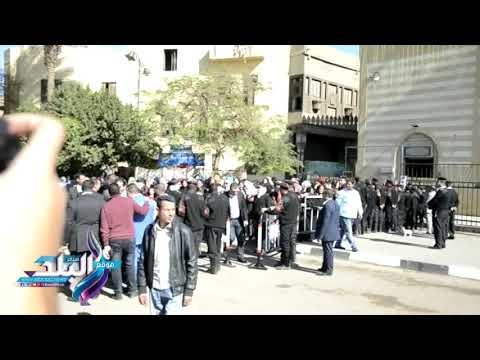 صدى البلد | الزحام يحاصر 3 فنانين داخل «السيدة نفيسة» وقوات الأمن تتدخل