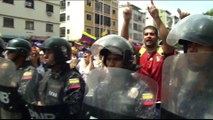 Rival rallies held in Caracas as crisis intensifies