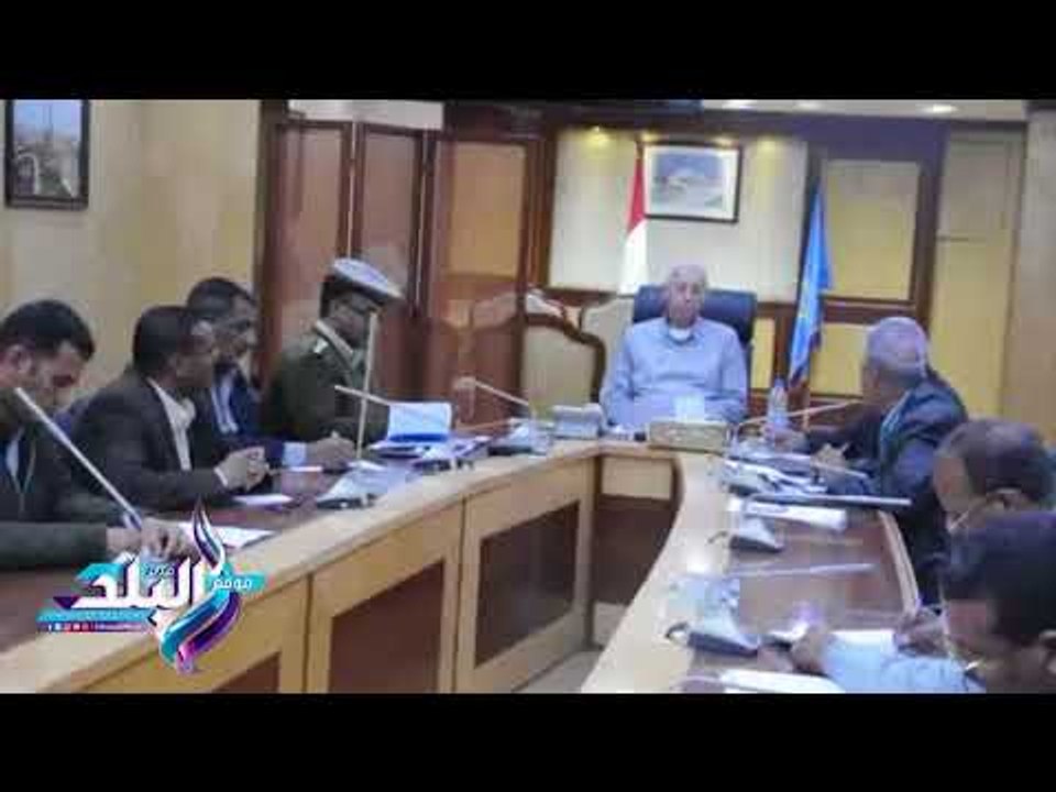 صدى البلد |  حجازى يحذر نواب رئيس مدينة أسوان ورؤساء الأحياء لرفع مستوى أداؤهم فى أعمال النظافة