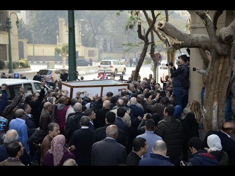 صدى البلد | لحظة وصول جثمان إبراهيم نافع إلى مسجد عمر مكرم