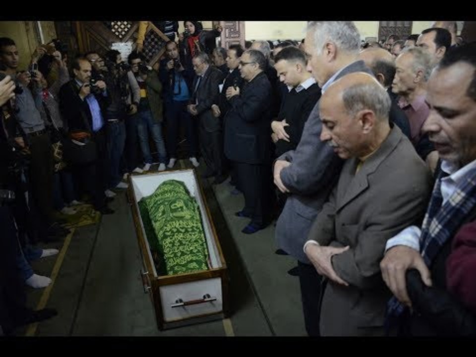 صدى البلد | بدء صلاة الجنازة على الكاتب إبراهيم نافع بحضور عدد كبير من الصحفيين