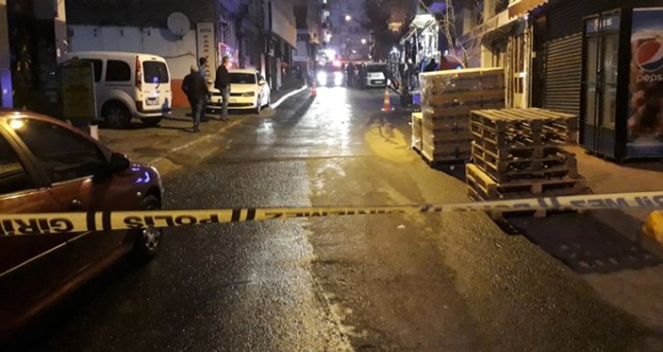 Eğlence Mekanına Gelen Polis, Güvenlik Görevlisini Vurdu