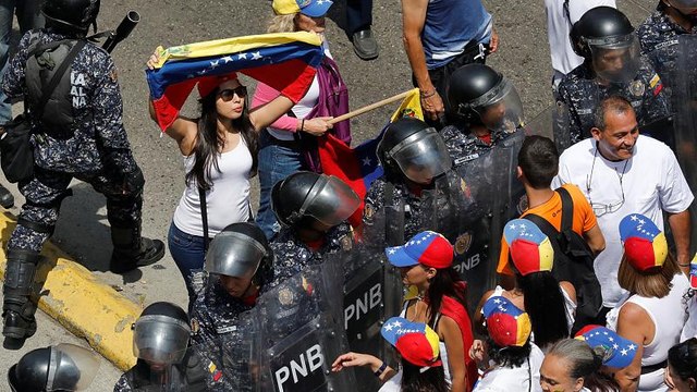 Третий день без света: Каракас охватили протесты