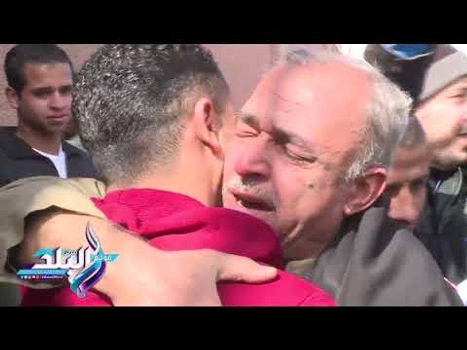 صدى البلد | أهالي المفرج عنهم يستقبلون أبناءهم بالزغاريد: «ربنا يخليك يا ريس»