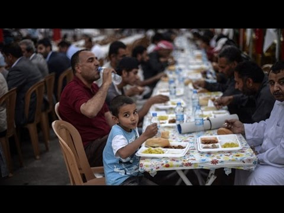 صباح البلد - ليس خبر ساخر .. محافظ بورسعيد يمنع موائد الرحمن بحجة استغلال السلع المدعمة للفقراء