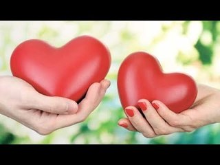 صدى البلد | طالبات جامعة الفيوم احتفلن بعيد الحب على طريقتهن