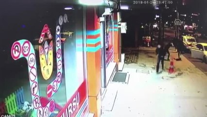 İş Yerinden Hırsızlık Anı Güvenlik Kamerasına Yansıdı