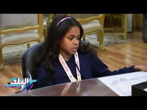 صدى البلد | محافظ أسوان يكرم الطفلة مروة حسن الشهيرة ببائعة المناديل