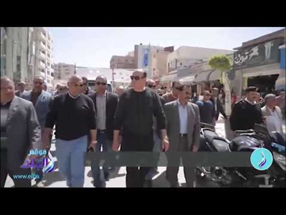 صدى البلد | محافظ مطروح يتفقد توصيل المرافق للمواطنين فى جولة مفاجئة