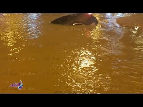 صدى البلد | هبوط أرضى بأحد شوارع التجمع بسبب كسر ماسورة مياه