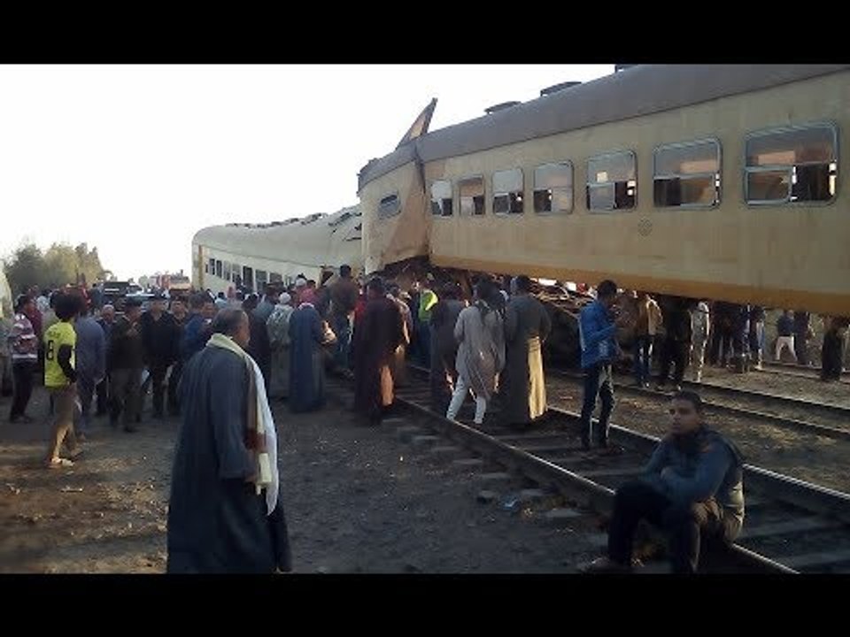 صدى البلد |  عمال التراحيل ومزارع قرية "أبوالخاو "يشكلون لجان شعبية لإنقاذ مصابي حادث قطاري البحيرة