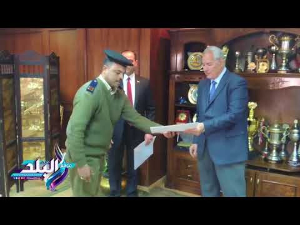 صدى البلد | وزير الداخلية يُكرم 3 أمناء شرطة لإ...