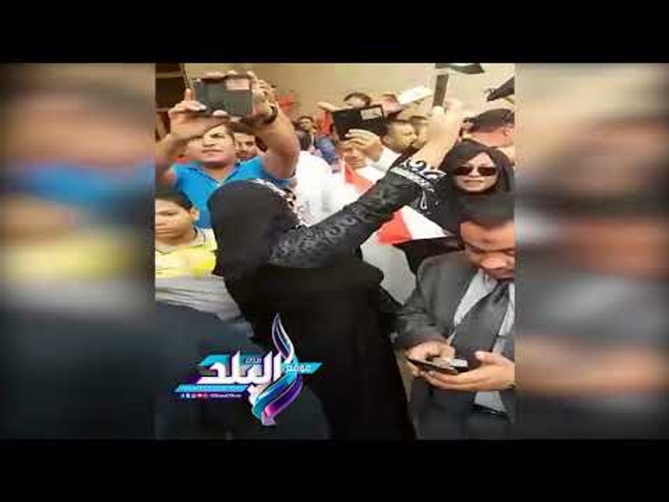 صدى البلد | مصريون يهتفون" تحيا مصر" أثناء التصويت بجدة