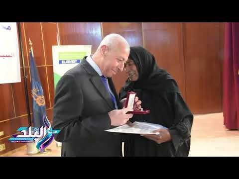 صدى البلد | محافظ أسوان يكرم 23 من الأمهات والمرأة المثالية فى إحتفالية خاصة