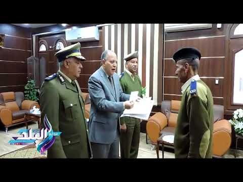 صدى البلد | مدير أمن كفر الشيخ يكرم مساعد شرطة عثر على 50 ألف جنيه