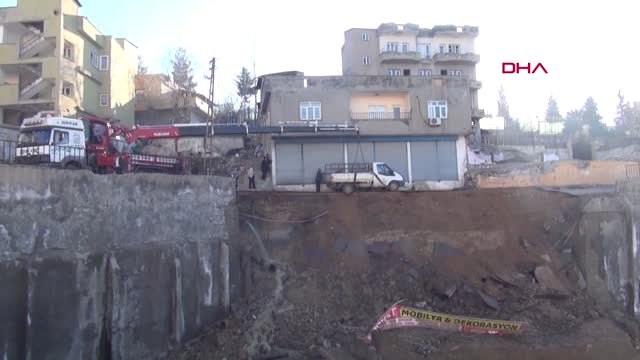 Şırnak Şırnak'ta İstinat Duvarı Çöktü; Çevredeki Binalar Boşaltıldı