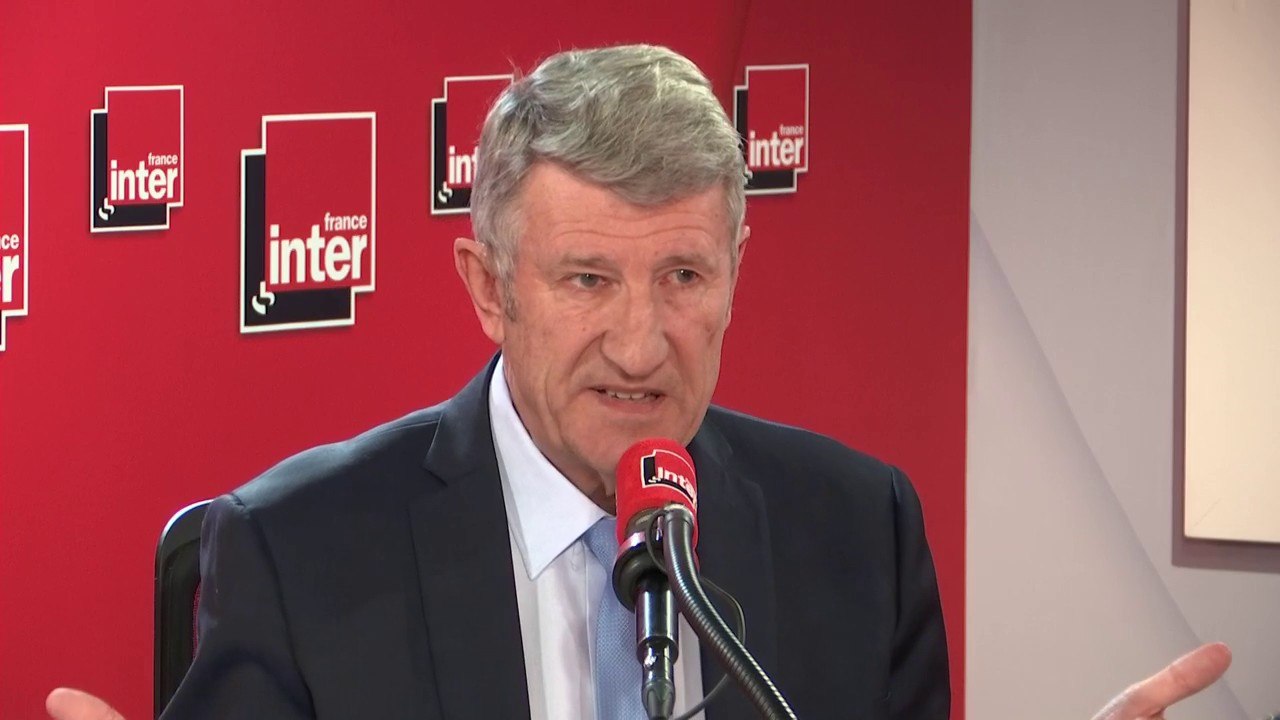 Philippe de Villiers sur la tribune pro-européenne d'Emmanuel Macron : "La souveraineté européenne consiste à doter la commission de Bruxelles d'attributs de puissance publique et ça c'est très dangereux"