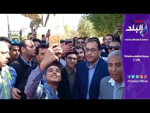 صدي البلد | ١٠٠ شاب يلتقطون صور سيلفي مع رئيس الوزراء في أسوان