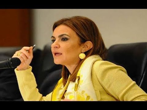 صدى البلد | سحر نصر تدلى بصوتها فى مدرسة قومية الأهرام بمصر الجديدة