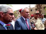 صدى البلد | محافظ قنا ومساعد قائد الجيش الثالث الميدانى يتفقدان سير العملية الإنتخابية