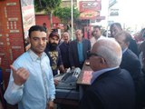 صدى البلد | محافظ بورسعيد يطالب صاحب مقهى بتوعية الشباب للمشاركة في الانتخابات