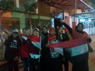 صدى البلد | سيدات الإسكندرية فى مظاهرة حب للمشاركة الانتخابية قبل ساعة من نهاية التصويت