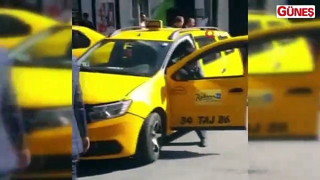 Şişli'de taksi sürücüsü önce motosiklete çarptı, ardından bıçakla üzerine böyle yürüdü