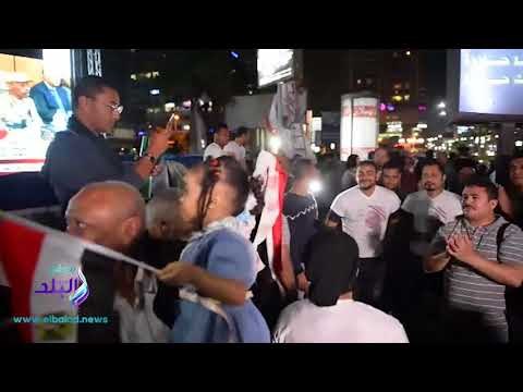 صدى البلد | المئات يحتفلون أمام جامعة القاهرة بفوز السيسى