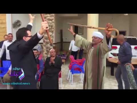 صدى البلد | وفد أجنبي يرقص على المزمار خلال تفقده اللجان الانتخابية بالمنوفية