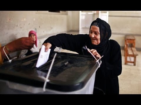 صدى البلد | مسنة ترقص على ترقص على انغام تسلم الايادى