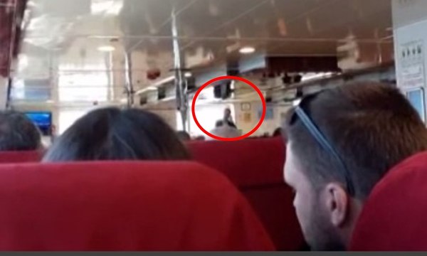 Vapurda korku dolu anlar! Elindeki baltayla terör estirdi