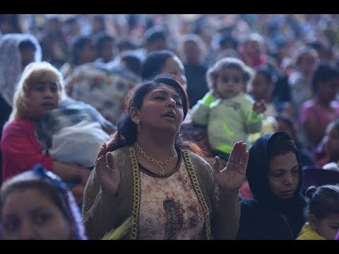 صدى البلد | الاقباط يحتفلون بأحد السعف بدير الانبا سمعان بالمقطم