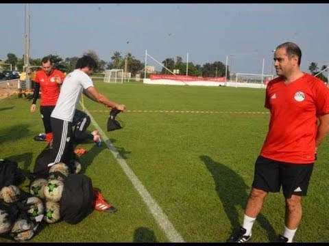 صدى البلد | ايهاب لهيطة بمسجد مصطفى محمود قبل تشيع جثمان والدته