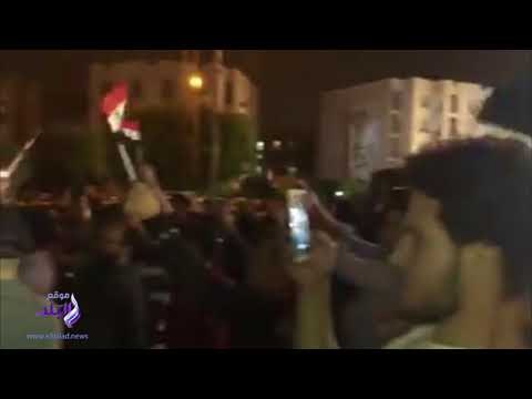 صدى البلد | المطرب إيساف يحتفل مع المواطنين عقب توصيته بالرحاب