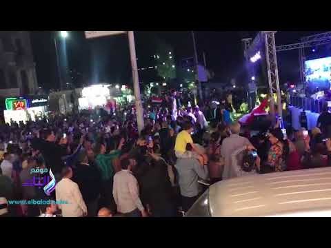 صدى البلد | طارق الشيخ يشارك أهالي بولاق أبوالعلا الاحتفالات بفوز الرئيس السيسي