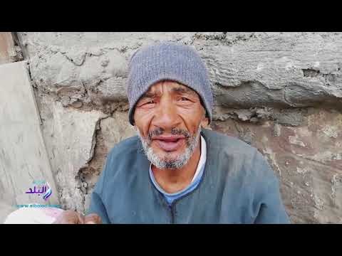 صدى البلد | مسن ينبش في القمامة ليحصل على طعامه