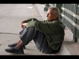 صدى البلد | عم صابر: "خمس سنين عايش في الشارع مشوفتش احن من الكلاب عليا"